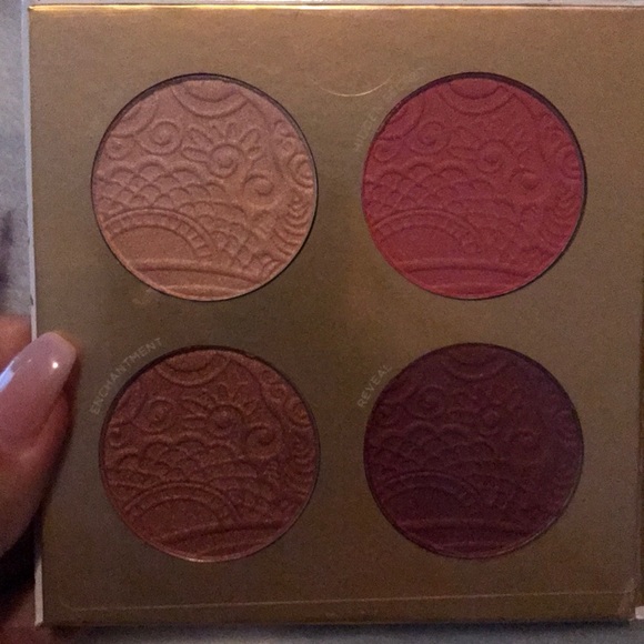 Makeup - Picture 2 of 3